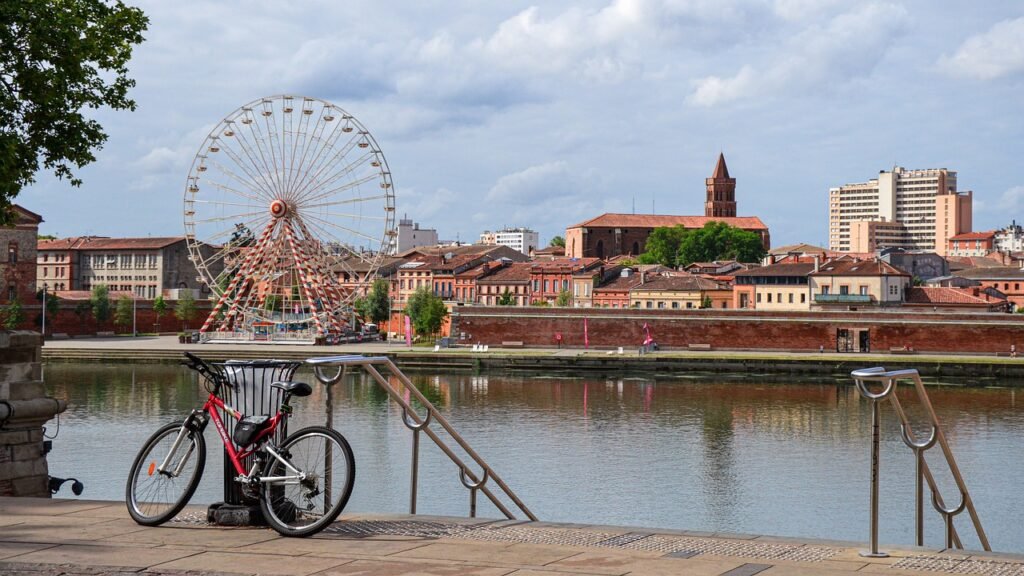 Visiter Toulouse en 2 jours ? 1 ville de toulouse, bike, ferris wheel, nature, city, france, pink, architecture, heritage, old trip, sky, tourism, colorful, toulouse, toulouse, toulouse, toulouse, toulouse